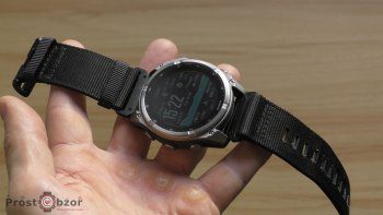 Нейлоновый ремешок для чаов Garmin - вид спереди