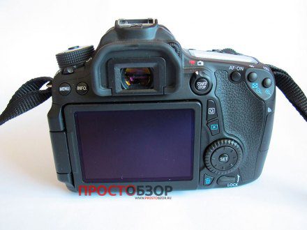 Вид на камеру Canon EOS 70D со стороны оператора