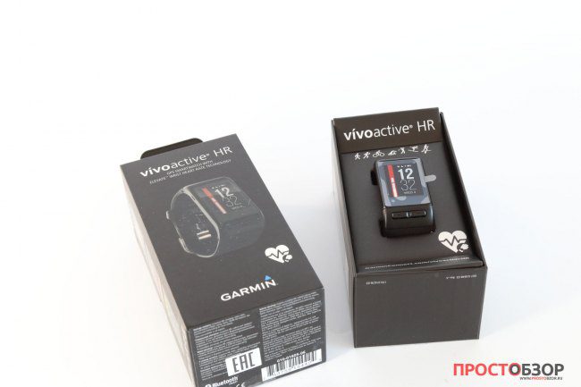 Коробка и внешний вид часов Garmin Vivoactive HR